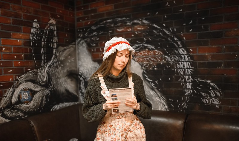 Выездные квесты на Международный женский день: организаторы проводят игру в школе Arkhangelsk