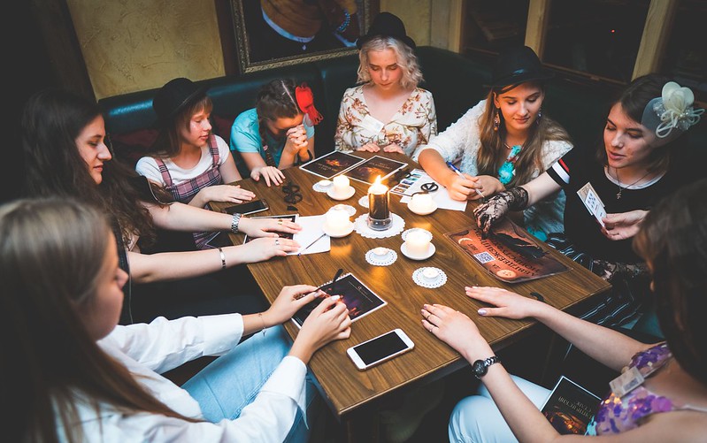 Хэллоуинская вечеринка с мистической атмосферой в Arkhangelsk